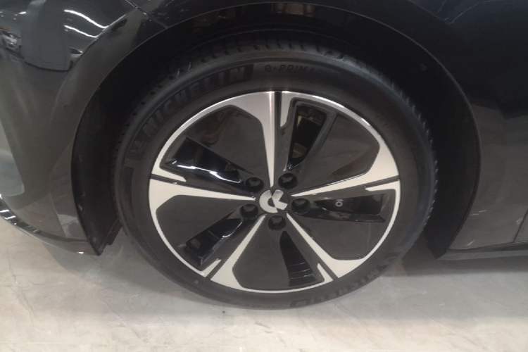 Used Nio ET5T 2025 75 kWh Touring Left Front Wheel Hub