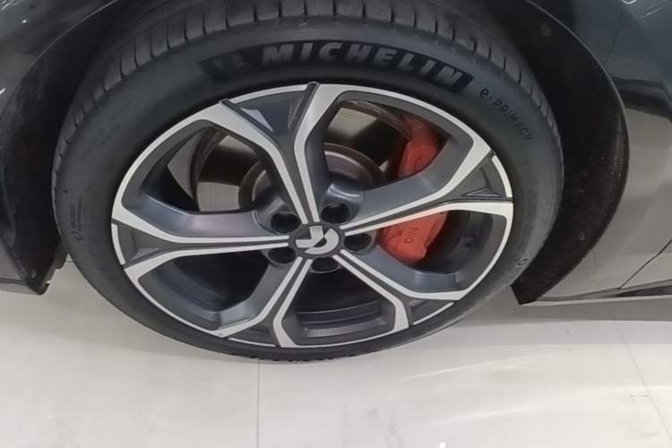 Used Nio ET5T 2025 75 kWh Touring Left Front Wheel Hub