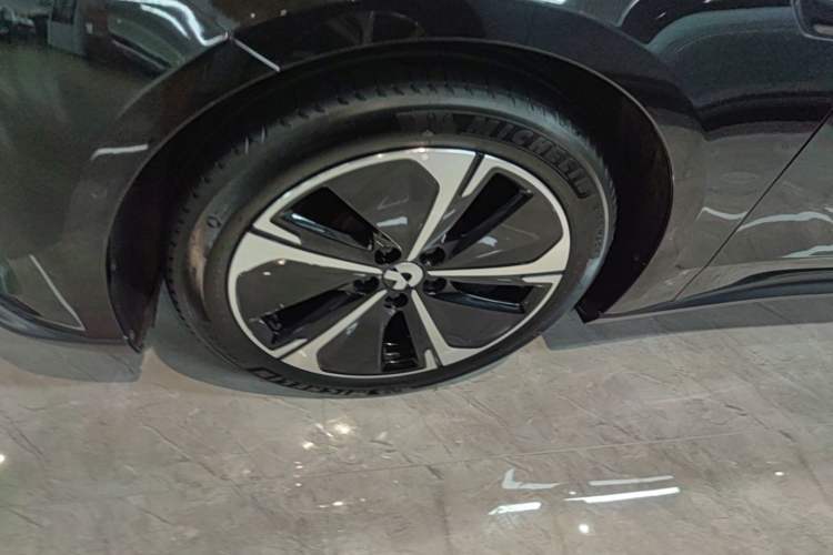 Used Nio ET5T 2025 75 kWh Touring Left Front Wheel Hub
