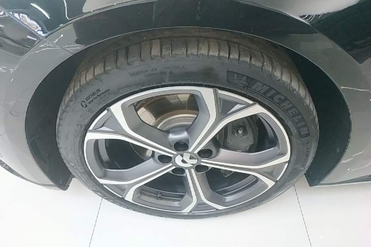 Used Nio ET5T 2025 75 kWh Touring Left Front Wheel Hub