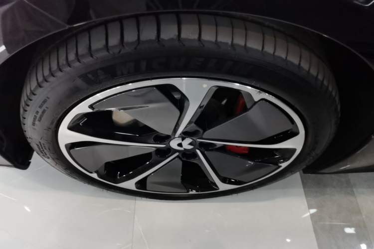 Used Nio ET5T 2025 75 kWh Touring Left Front Wheel Hub