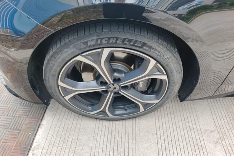 Used Nio ET5T 2025 75 kWh Touring Left Front Wheel Hub