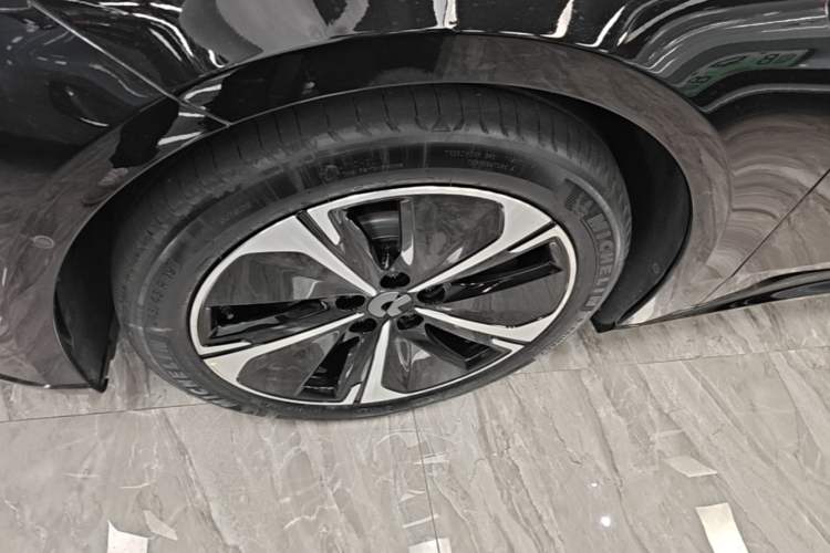 Used Nio ET5T 2025 75 kWh Touring Left Front Wheel Hub