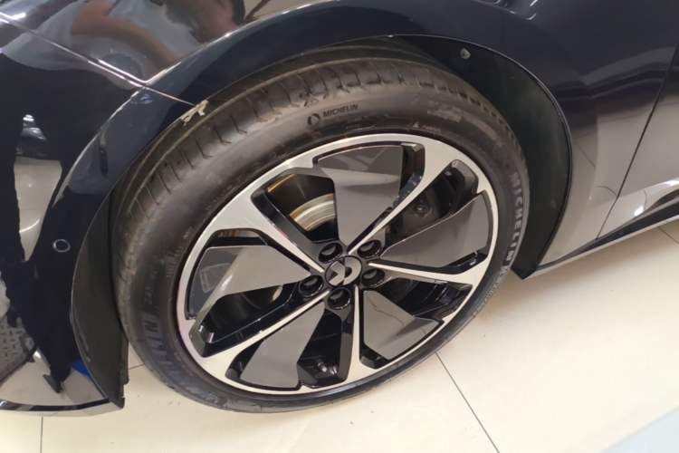 Used Nio ET5T 2025 75 kWh Touring Left Front Wheel Hub