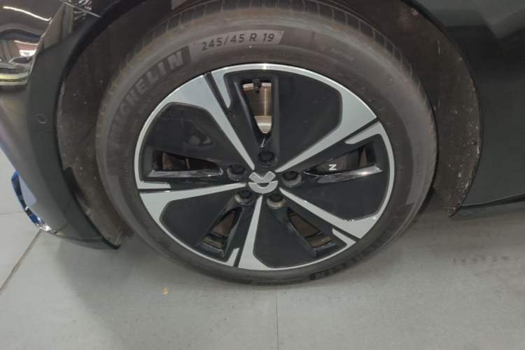 Used Nio ET5T 2025 75 kWh Touring Left Front Wheel Hub