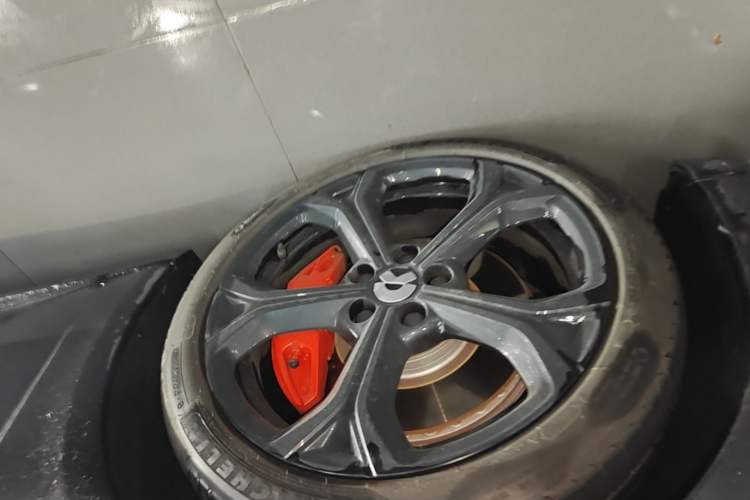 Used Nio ET5T 2025 75 kWh Touring Left Front Wheel Hub