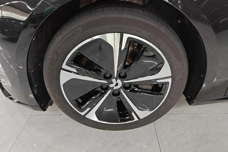 Used Nio ET5T 2025 75 kWh Touring Left Front Wheel Hub