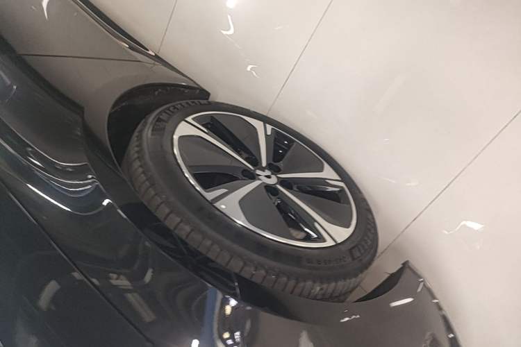 Used Nio ET5T 2025 75 kWh Touring Left Front Wheel Hub