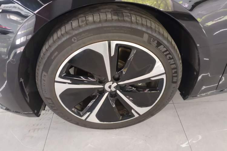 Used Nio ET5T 2025 75 kWh Touring Left Front Wheel Hub