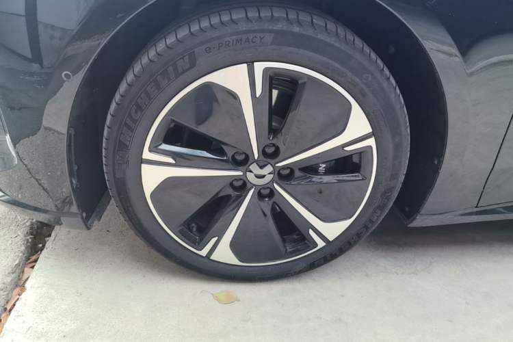 Used Nio ET5T 2025 75 kWh Touring Left Front Wheel Hub