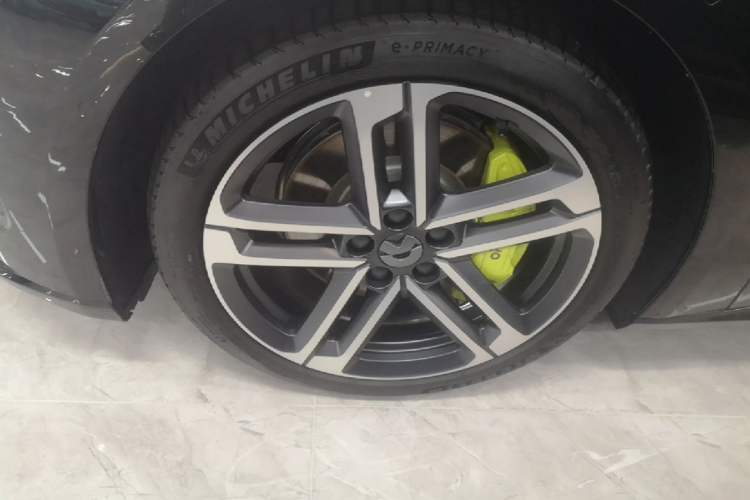 Used Nio ET5T 2025 Model Champion Commemorative Edition, 75kWh Touring Left Front Wheel Hub