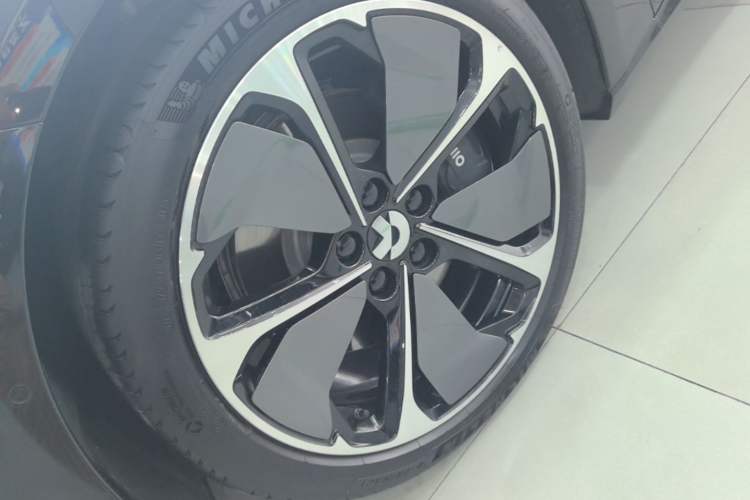 Used Nio ET5T 2025 75 kWh Touring Left Front Wheel Hub