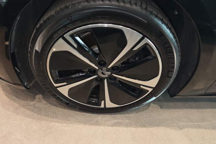 Used Nio ET5T 2025 75 kWh Touring Left Front Wheel Hub
