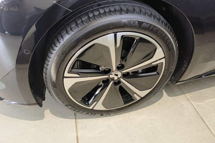 Used Nio ET5T 2025 75 kWh Touring Left Front Wheel Hub