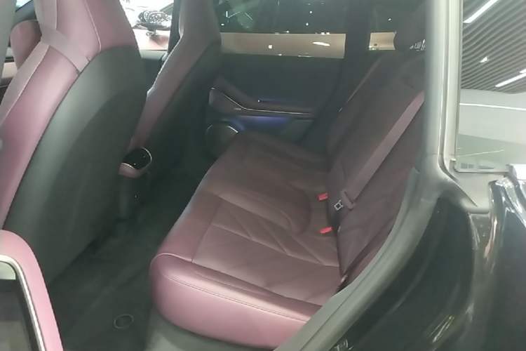 Used Nio ET5T 2025 75 kWh Touring Left Rear Seat