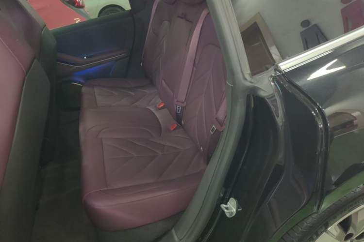Used Nio ET5T 2025 75 kWh Touring Left Rear Seat