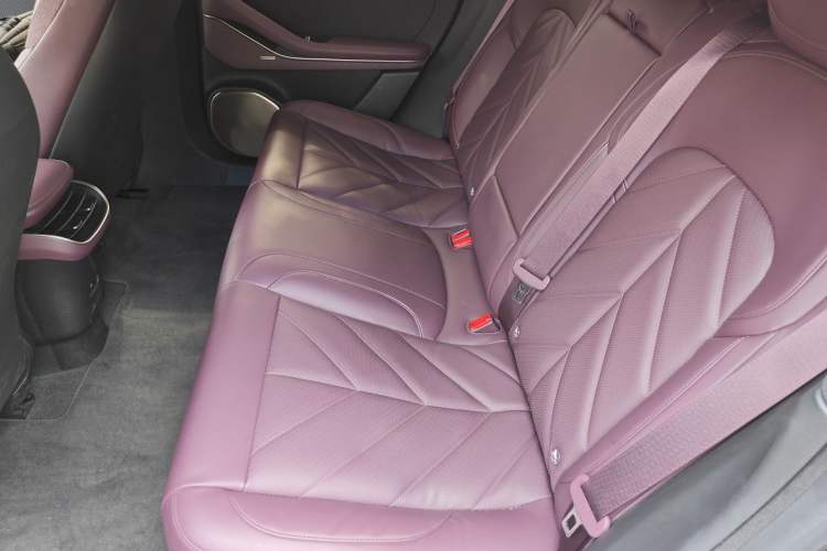 Used Nio ET5T 2025 75 kWh Touring Left Rear Seat