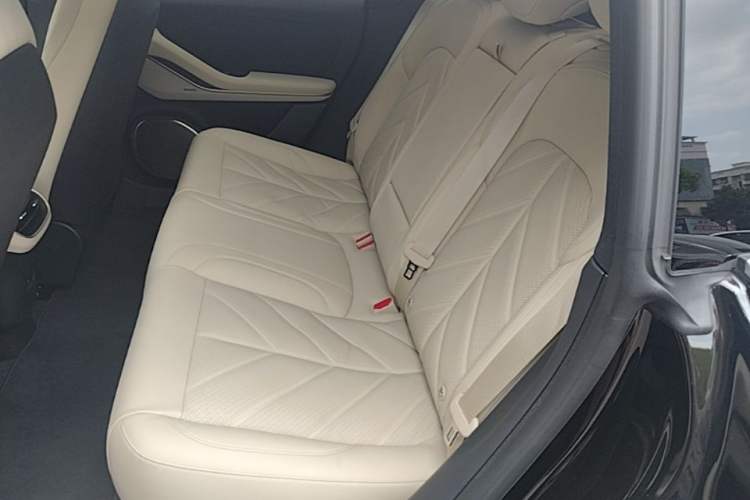 Used Nio ET5T 2025 75 kWh Touring Left Rear Seat