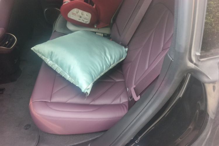 Used Nio ET5T 2025 75 kWh Touring Left Rear Seat