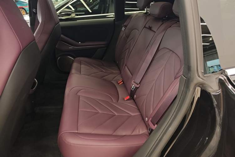 Used Nio ET5T 2025 75 kWh Touring Left Rear Seat