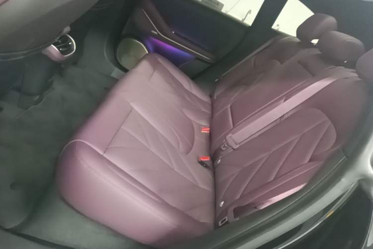 Used Nio ET5T 2025 75 kWh Touring Left Rear Seat