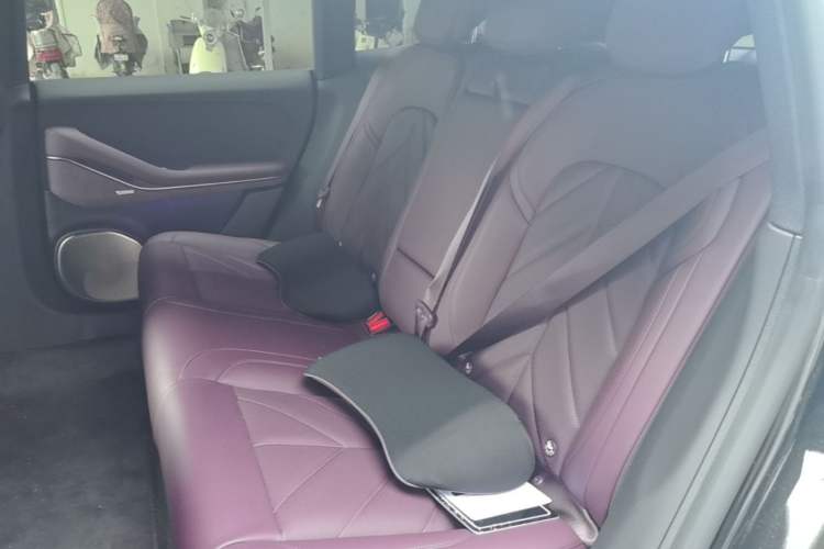 Used Nio ET5T 2025 75 kWh Touring Left Rear Seat