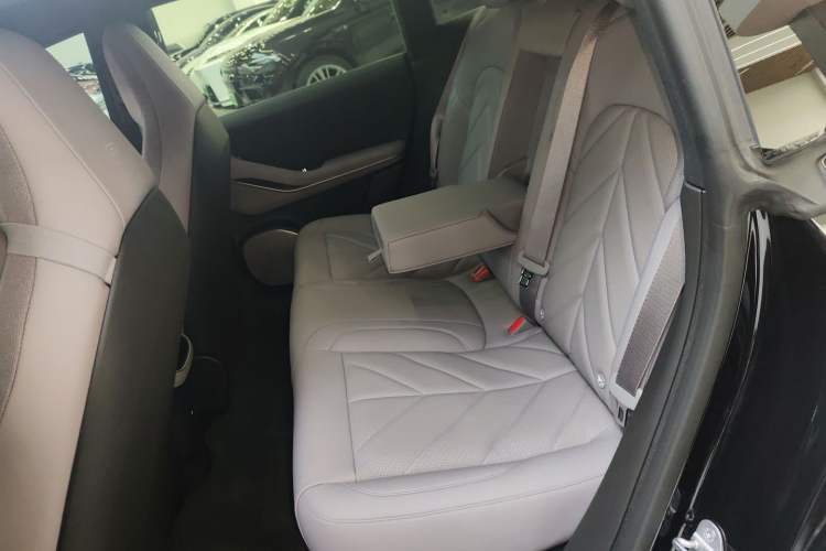 Used Nio ET5T 2025 75 kWh Touring Left Rear Seat