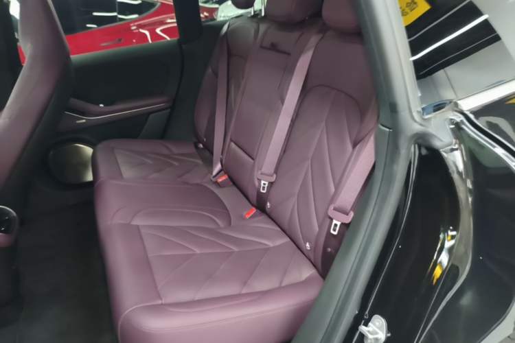 Used Nio ET5T 2025 75 kWh Touring Left Rear Seat