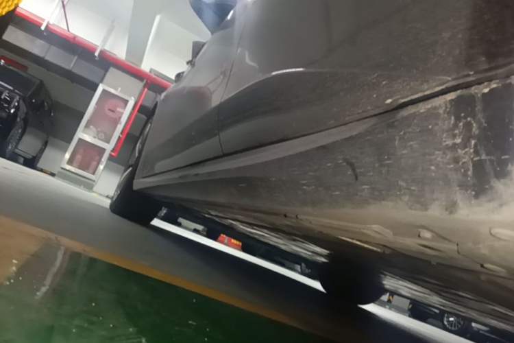 Used Nio ET5T 2025 75 kWh Touring Left Side Sill