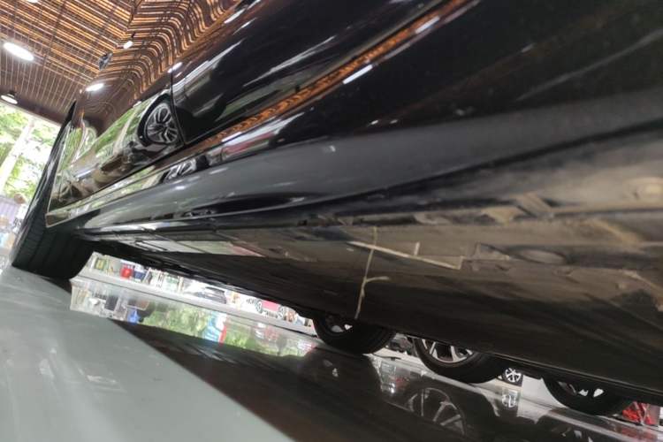 Used Nio ET5T 2025 75 kWh Touring Left Side Sill