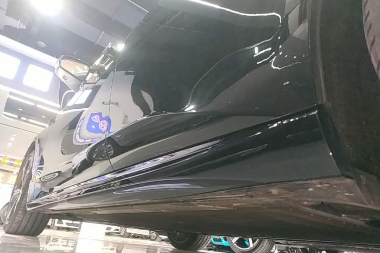 Used Nio ET5T 2025 75 kWh Touring Left Side Sill