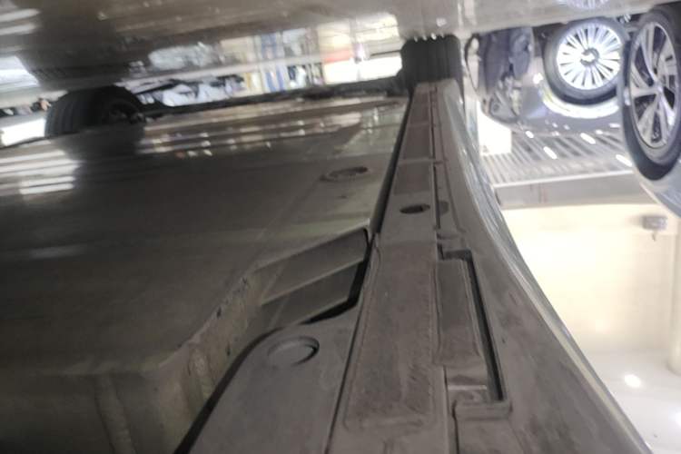 Used Nio ET5T 2025 75 kWh Touring Left Side Sill