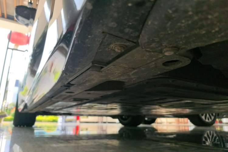 Used Nio ET5T 2025 75 kWh Touring Left Side Sill
