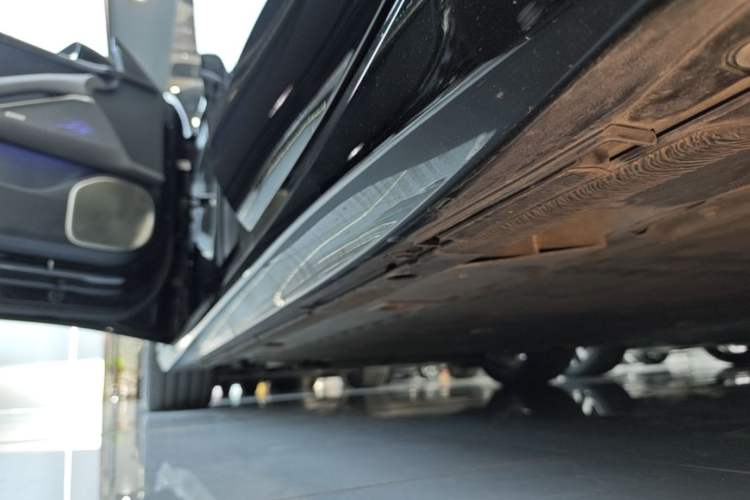 Used Nio ET5T 2025 100kWh Touring Left Side Sill