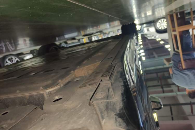 Used Nio ET5T 2025 75 kWh Touring Left Side Sill