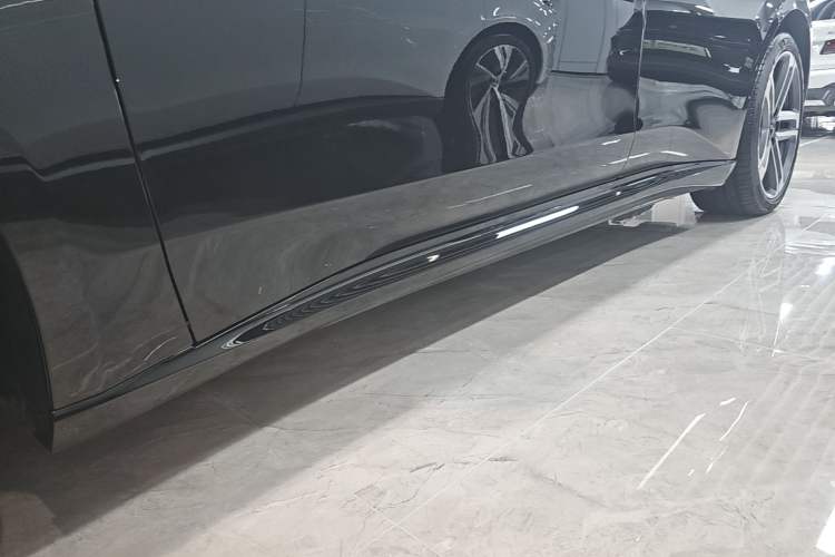 Used Nio ET5T 2025 Model Champion Commemorative Edition, 100kWh Touring Left Side Sill