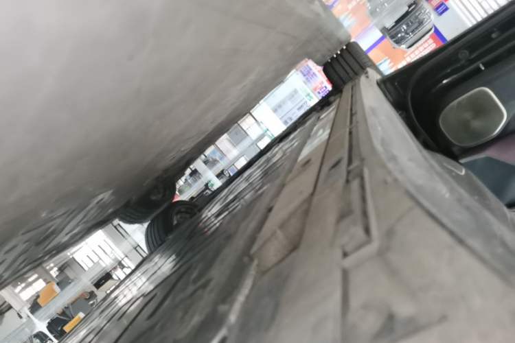 Used Nio ET5T 2025 75 kWh Touring Left Side Sill