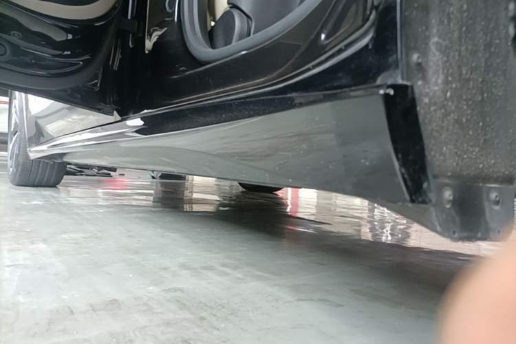 Used Nio ET5T 2025 75 kWh Touring Left Side Sill