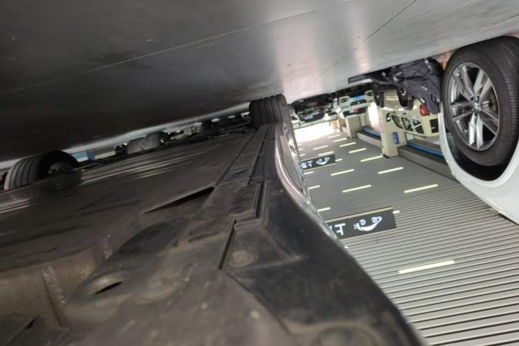 Used Nio ET5T 2025 75 kWh Touring Left Side Sill