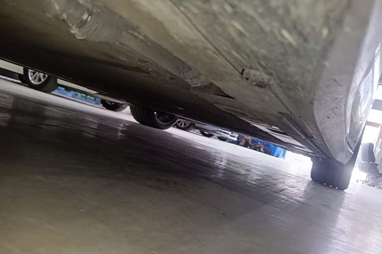 Used Nio ET5T 2025 75 kWh Touring Left Side Sill