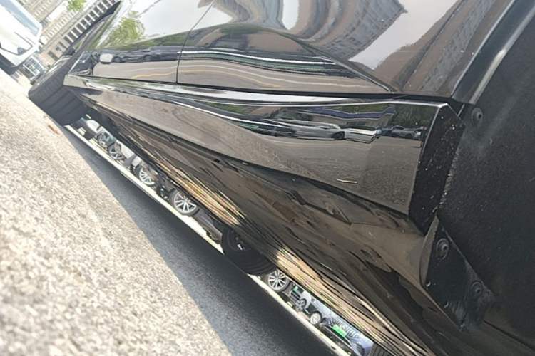 Used Nio ET5T 2025 75 kWh Touring Left Side Sill