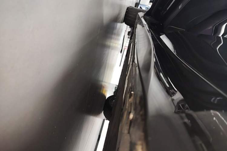 Used Nio ET5T 2025 75 kWh Touring Left Side Sill