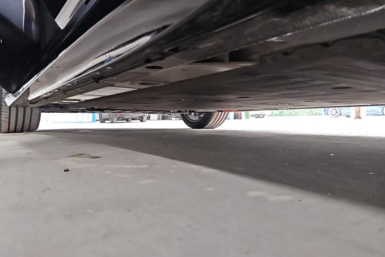 Used Nio ET5T 2025 75 kWh Touring Left Side Sill