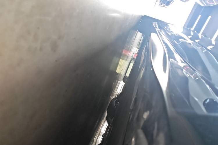 Used Nio ET5T 2025 75 kWh Touring Left Side Sill