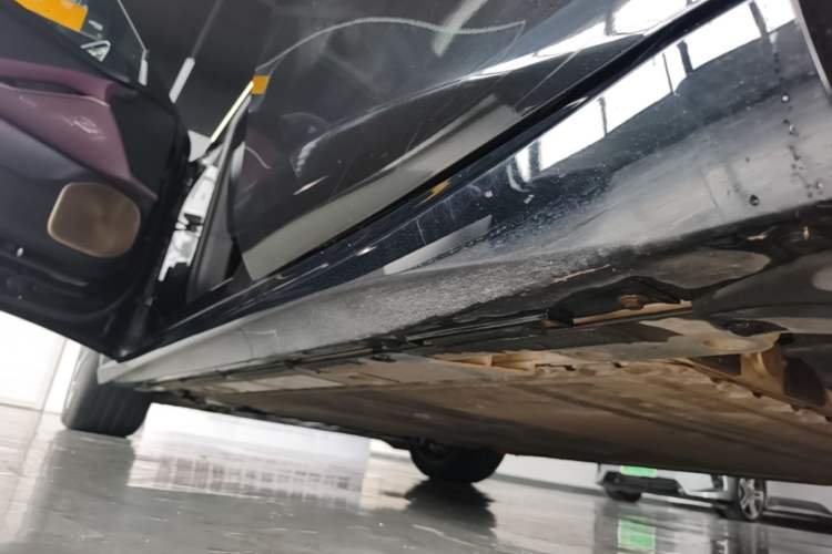 Used Nio ET5T 2025 75 kWh Touring Left Side Sill