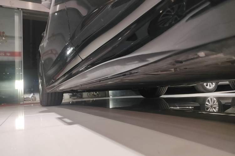 Used Nio ET5T 2025 75 kWh Touring Left Side Sill
