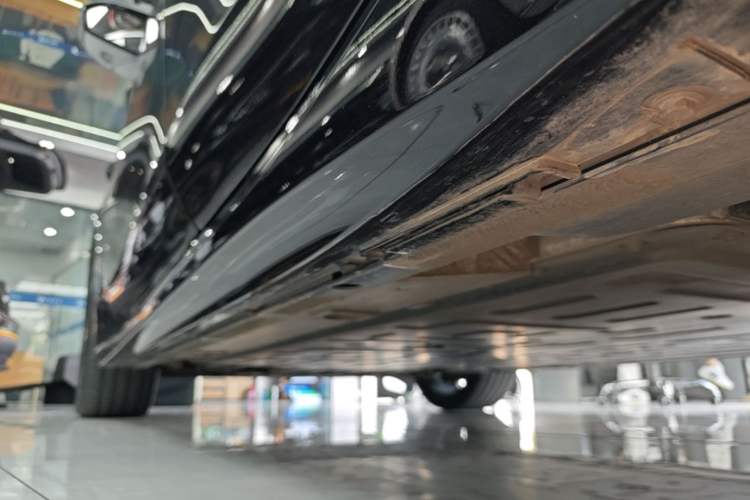 Used Nio ET5T 2025 75 kWh Touring Left Side Sill