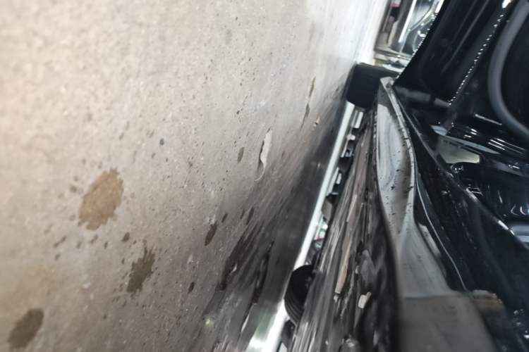 Used Nio ET5T 2025 75 kWh Touring Left Side Sill