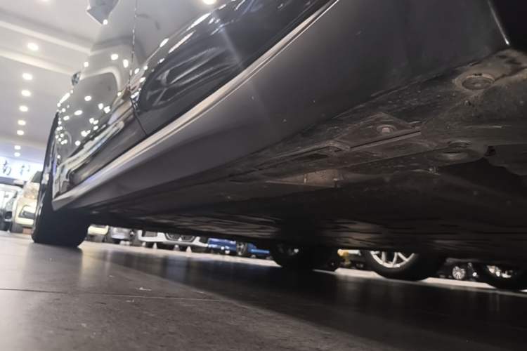 Used Nio ET5T 2025 75 kWh Touring Left Side Sill