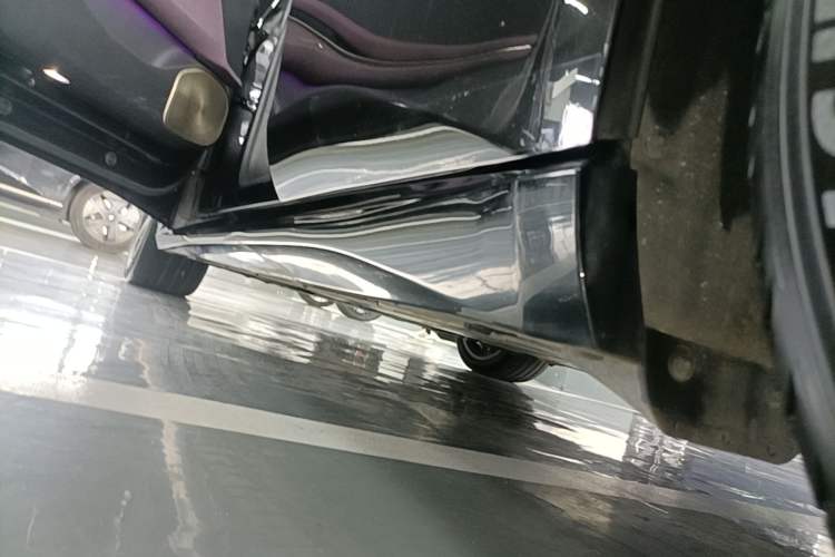 Used Nio ET5T 2025 75 kWh Touring Left Side Sill